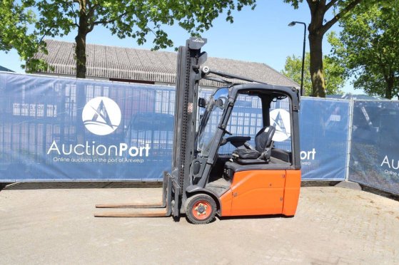 Linde E16 Electric Forklift 1600kg 4m E16 2 Forklift image 31