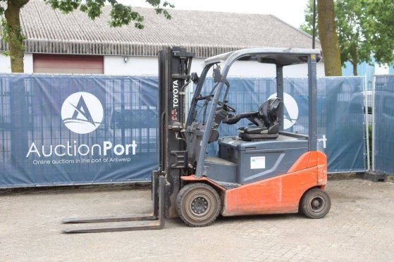 Toyota 8FBMKT25 Electric Forklift 2500kg 4.7m 2016 9998 2016 2 Forklift image 46