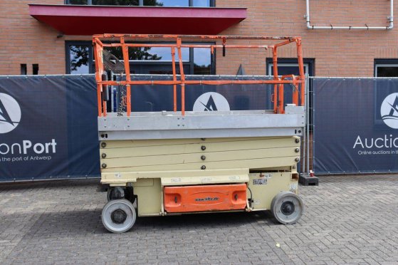 JLG Electric Scissor Lift 2 Scissor Lifts image 16