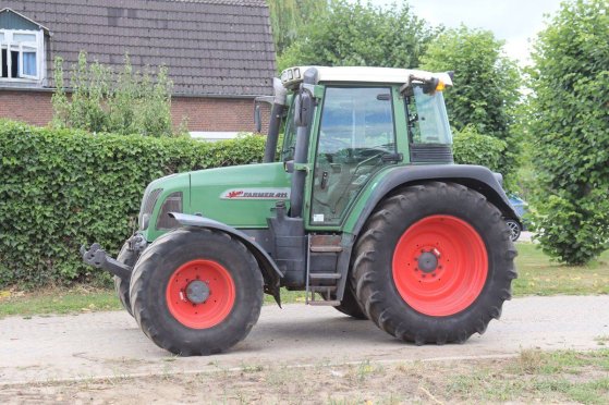 Tractor Fendt Farmer 411 Vario Diesel 2002 Fendt Farmer 411 Vario 2002 2