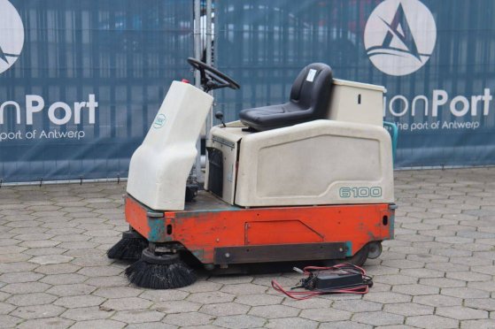 Tennant 6100 Electric Sweeper 2017 TENNANT 6100 2017 2