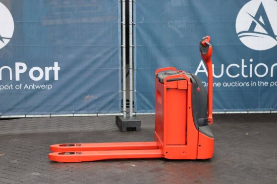 Linde Electric Pallet Truck 2 Pallet trucks