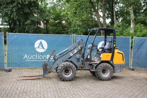 Articulated loader Giant V452T Diesel 26.5kW 2011 (Margin) Giant V452T 2011 2 Wheel Loaders