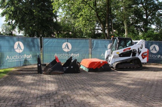 Bobcat T590 Diesel Skid Steer Loader 50.8kW 2020 With Various Attachments T590 2020 2