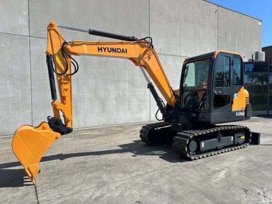 Midi excavator Hyundai R60VS Diesel 2017 R60VS 2017 2 Crawler Excavators