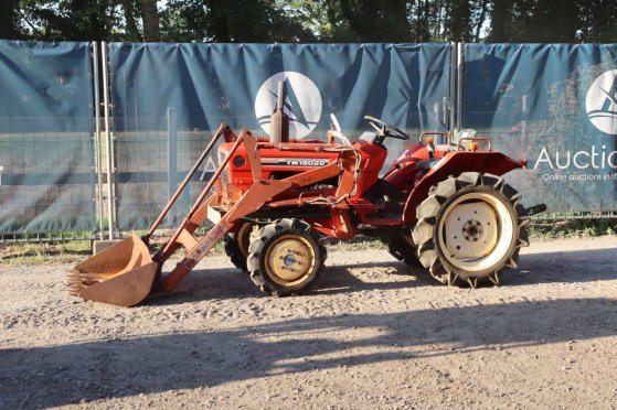 Yanmar YM1802D Mini Tractor Diesel 18hp with front loader YM1802D 2 Tractor Units