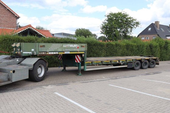 Goldhofer STZ-L3-37/80 50t 2002 Semi-Low Loader Goldhofer STZ-L3-37/80 2002 2 Lowloader semi-trailers