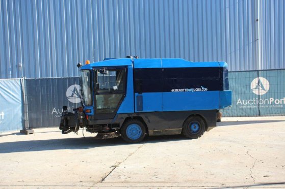 Sweeper Ravo 5002 SI CD Diesel 81kW 2000 Ravo 5002 SI CD 2000 2