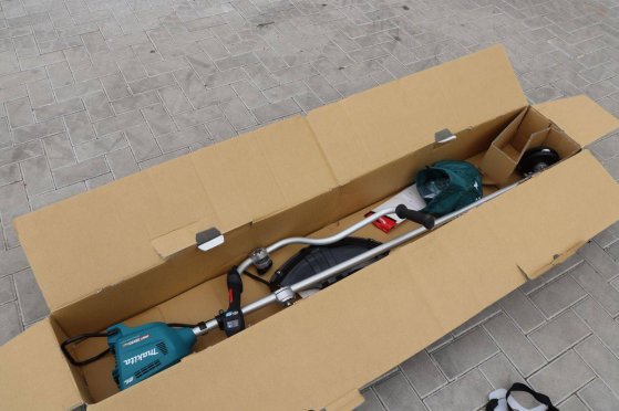 Cordless Brushcutter Makita UR012G Electric 80V In Box New Makita UR012G 1