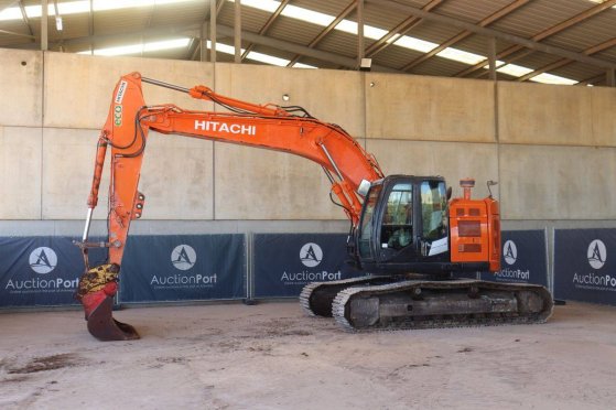 Crawler excavator Hitachi ZAXIS 225USLC-5B Diesel 122kW 2015 ZAXIS 225USLC-5B 2015 2 Crawler Excavators