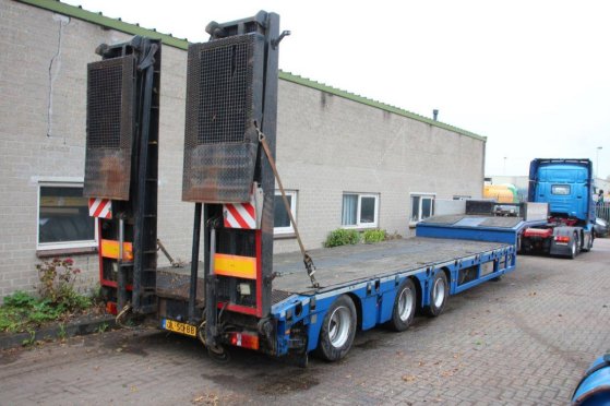 Kaessbohrer LB3e 2010 low loader Kässbohrer LB3e 2010 2 Lowloader semi-trailers