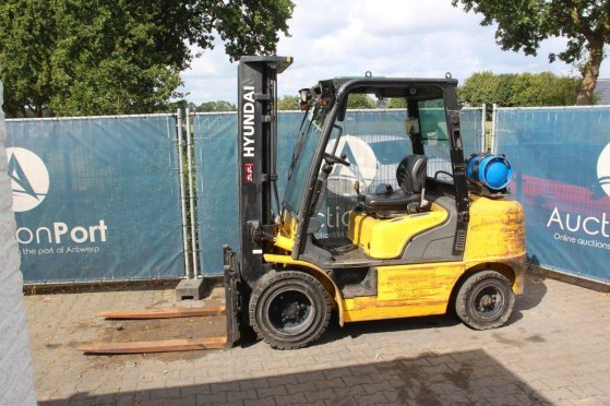Forklift Hyundai 33L-7A LPG 2840kg 5.0m 2012 33L-7A 2012 2 Forklift