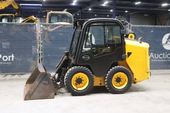 Skid steer loader JCB Robot 155 (T4) BW2 Diesel 2015 Robot 155 (T4) BW2 2015 2 Wheel Loaders image 16