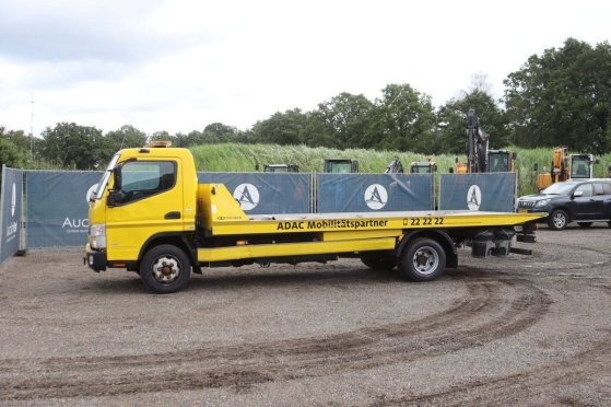 Tow truck Mitsubish 7C18 Diesel 175hp 2024 with loading platform 7C18 2020 2