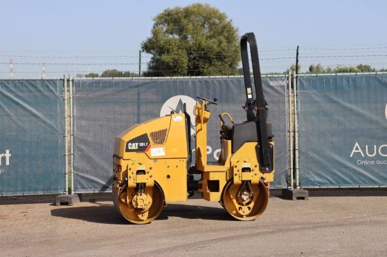 Tandem vibratory roller Caterpillar CB1.7 Diesel 18.4kW 2018 CB1.7 2018 2