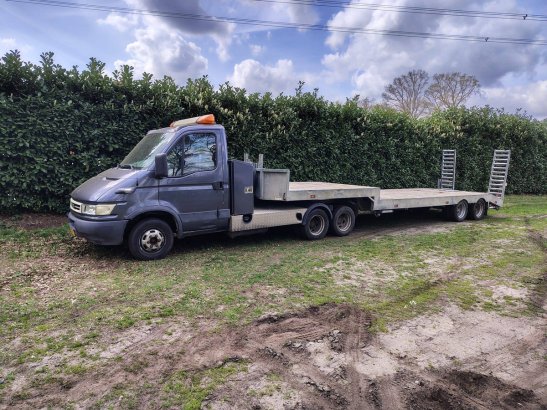 BE Combination Iveco Daily 3.0 Diesel 170hp 2005 with Semi-Low Loader VELDHUIZEN P33-7A 2005 2 Lowloader semi-trailers