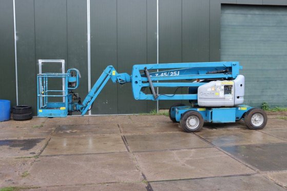 Genie Z-45/25J Articulated Boom Lift Electric + Diesel 227kg 15.8m 2006 Z-45/25J 2006 2