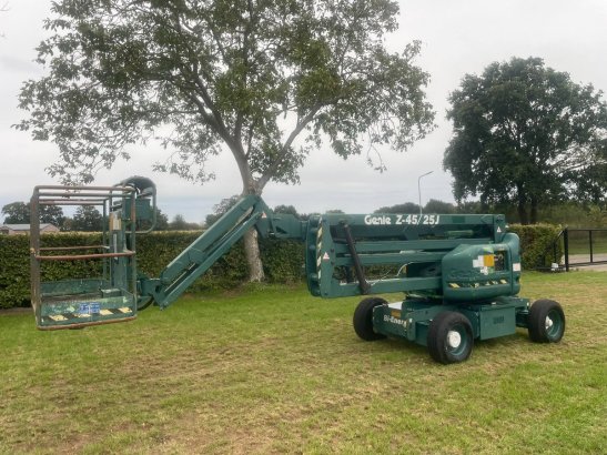 Genie Z-45/25J Articulated Boom Lift Electric+Diesel 15.8m 2001 Z-45/25J 2001 2