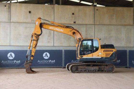 Crawler excavator Hyundai ROBEX140LC-9A Diesel 87kW 2014 ROBEX140LC-9A 2014 2 Crawler Excavators