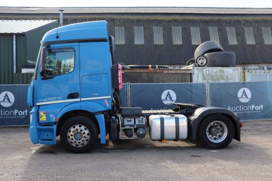 Tractor unit Mercedes-Benz Actros 963-4-A Diesel 428 hp 2016 Mercedes-Benz Actros 963-4-A 2016 2
