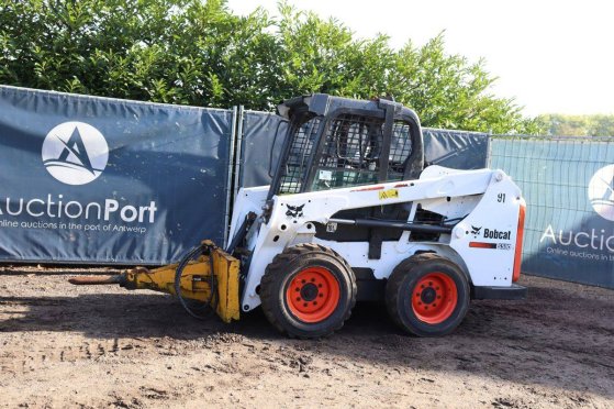 Bobcat S550 Diesel Skid Steer Loader 45.5kW 2017 with Demolition Hammer S550 2017 2 Wheel Loaders