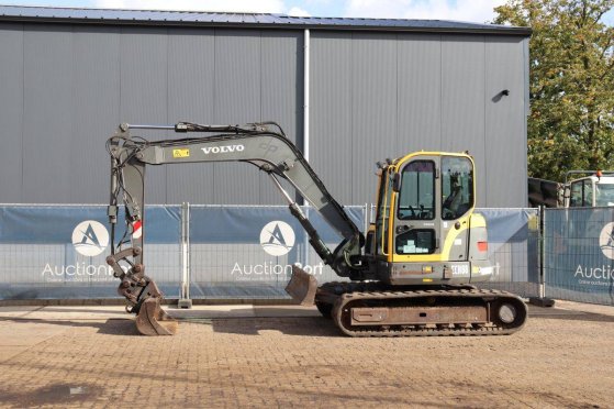 Volvo ECR88 Diesel 42kW 2005 crawler excavator with tilting attachment ECR88 2005 2 Crawler Excavators