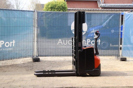 Toyota BT SWE140L Electric Stacker 1400kg 2.65m 2015 BT SWE140L 2015 2
