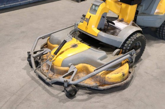 Stiga Park Pro 25 AWD Petrol Ride-on Mower 2011 Stiga Park Pro 25 AWD 2011 2 image 10