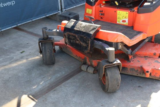 Kubota ZD326 Diesel Ride-on Mower ZD326 2 image 10