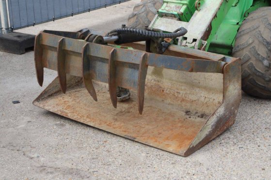 Articulated loader Avant M745 Diesel 36kW 2015 M745 2015 2 Wheel Loaders image 10