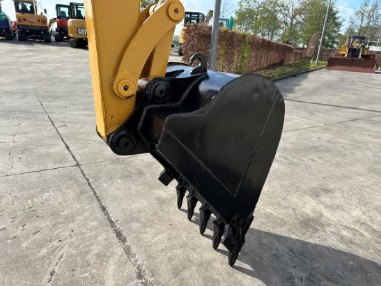 Midi excavator Caterpillar 305.5 Diesel 2013 305.5 2013 2 image 10