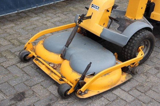 Stiga P901 Ride-on Mower Petrol 11.4kW 2004 Stiga P901 2004 2 image 10