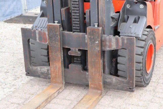 Linde E30/03/600 Electric Forklift 3000kg 4.5m 2005 E30/03/600 2005 2 Forklift image 10