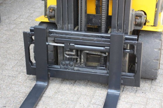 Hyundai 20B-7 Electric Forklift 1745kg 4.7m 2011 20B-7 2011 2 Forklift image 10