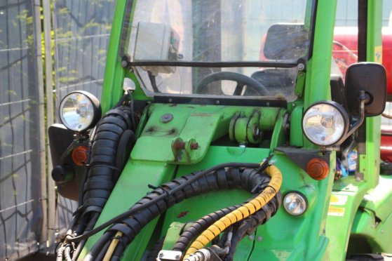 Avant M635 Diesel Articulated Loader 2010 with Attachment M635 2010 2 Wheel Loaders image 10