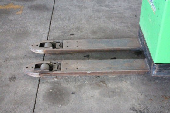CESAB P320 Electric Pallet Truck 2000kg 2011 Cesab P320 2011 2 Pallet trucks image 10