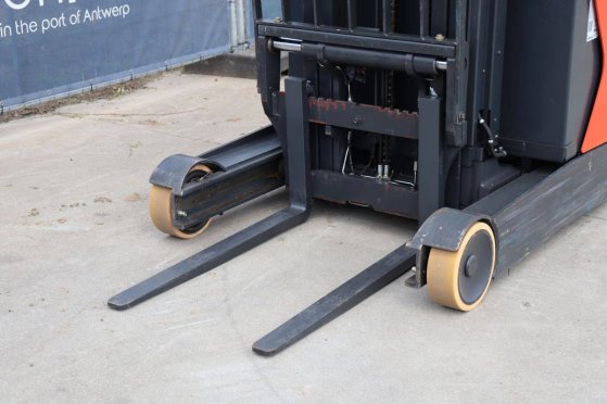 Linde R14-01 Electric Reach Truck 1400kg 8.6m 2015 R14-01 2015 2 image 10