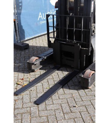 Toyota Electric Reach Truck 2 image 10