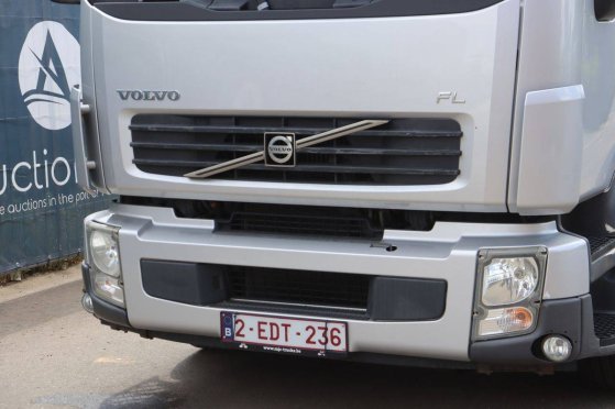 Volvo FL 240 Diesel Crane Truck 2011 FL 240 2011 2 Crane trucks image 10