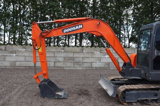 Doosan DH55-V Crawler Excavator Diesel 40kW 2010 Doosan DH55-V 2010 2 Crawler Excavators image 10