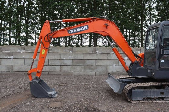 Doosan DH55-V Crawler Excavator Diesel 40kW 2010 Doosan DH55-V 2010 2 Crawler Excavators image 10