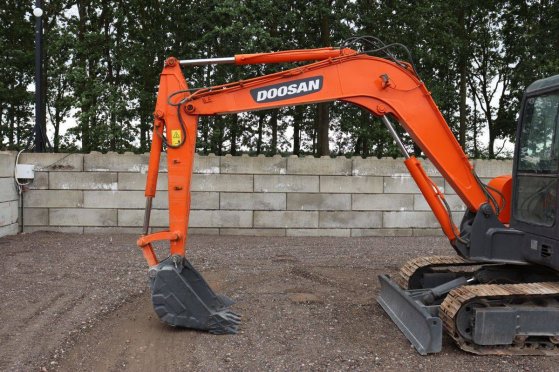 Doosan DH55-V Crawler Excavator Diesel 40kW 2010 Doosan DH55-V 2010 2 Crawler Excavators image 10