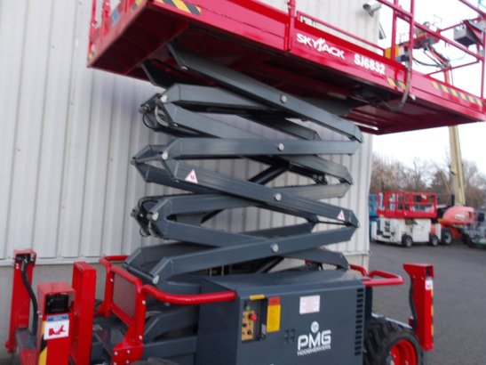 Skyjack SJ6832RT Diesel Scissor Lift 11.75m 2018 Skyjack SJ6832RT 2018 2 Scissor Lifts image 10