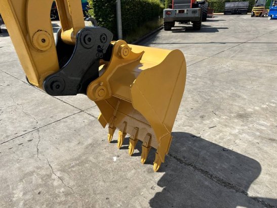 Midi excavator Caterpillar 305.5E2 Diesel 2018 305.5E2 2018 2 Crawler Excavators image 10