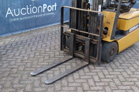 Caterpillar EP16KT Electric Forklift 1600kg 4.3m 2001 EP16KT 2001 2 Forklift image 10