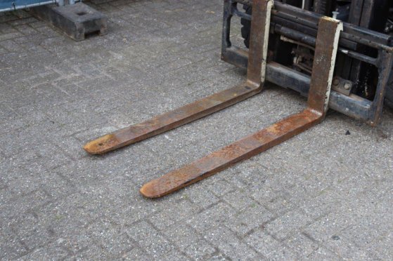 Forklift Yale GLP25VX F2170 LPG 2490kg 2011 GLP25VX F2170 2011 2 Forklift image 10