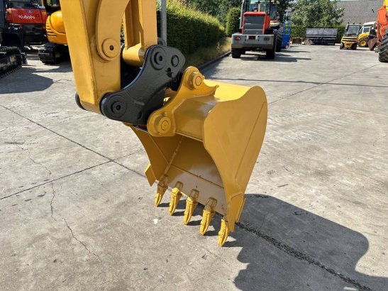 Midi excavator Caterpillar 305.5E2 Diesel 2018 305.5E2 2018 2 Crawler Excavators image 10