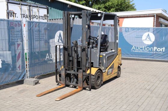 Caterpillar 2EP5000 Electric Forklift 2260kg 3.1m 2EP5000 2 Forklift image 10
