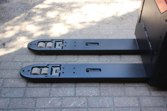 Toyota LPE200 Electric Pallet Truck 2000kg 2020 LPE200 2020 2 Pallet trucks image 10