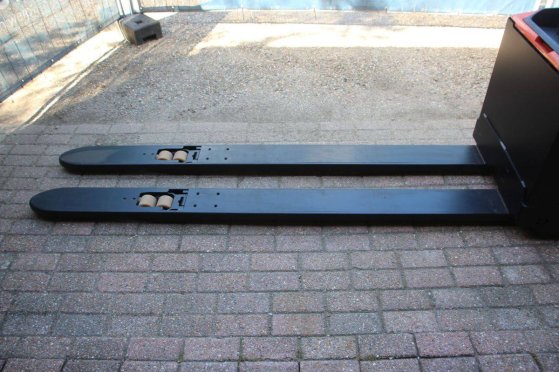 Toyota LWE200 Electric Pallet Truck 2000kg 2023 LWE200 2023 2 Pallet trucks image 10